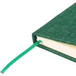 Caderno A5 em feltro reciclado com fecho em pele sintética e folhas pautadas quinta vista