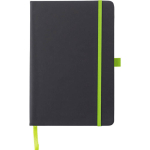 Caderno A5 em pele sintética reciclada com fecho elástico e folhas pautadas cor verde-claro primeira vista