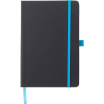 Caderno A5 em pele sintética reciclada com fecho elástico e folhas pautadas cor azul-claro primeira vista