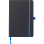 Caderno A5 em pele sintética reciclada com fecho elástico e folhas pautadas cor azul ultramarino primeira vista