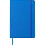 Caderno A5 em RPET e pele sintética com fecho elástico, folhas pautadas cor azul primeira vista