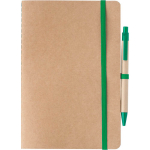 Caderno A5 em cartão reciclado com esferográfica e folhas em branco cor verde primeira vista