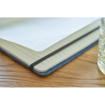 Caderno A5 em tecido de ganga com acabamento casual e folhas pautadas nona vista