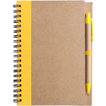 Bloco de notas A5 em cartão reciclado com esferográfica, folhas pautadas cor amarelo primeira vista