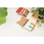 Caderno de papel reciclado com notas adesivas, caneta e folhas pautadas décima vista