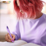 Caneta de plástico com acabamento pastel e tinta de 4 cores BIC®
