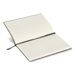 Caderno A5 com capa macia em PU e fita marca-páginas, folhas pautadas cor preto quarta vista