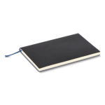 Caderno A5 com capa macia em PU e fita marca-páginas, folhas pautadas cor azul quinta vista