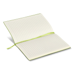 Caderno A5 com capa macia em PU e fita marca-páginas, folhas pautadas cor verde quarta vista