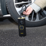 Compressor portátil enchimento rápido com lanterna e powerbank 4000mAh cor preto nona vista