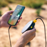 Lanterna de exterior de 300 lúmenes com bateria externa de 10.000 mAh cor preto terceira vista