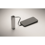 Powerbank alumínio reciclado com indicador de bateria e cabo 5.000mAh cor prateado mate vista fotografia quarta vista