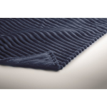 Manta de polar às riscas com fita e cartão kraft 450 g/m² cor azul vista fotografia terceira vista