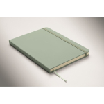 Conjunto de caderno em PU A5 com esferográfica azul e folhas pautadas cor verde menta vista fotografia terceira vista