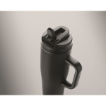 Copo térmico aço inox reciclado anti-fugas com pega e palhinha 900 ml cor preto vista fotografia terceira vista