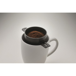 Filtro de café reutilizável em aço inoxidável com estojo cor preto vista fotografia quarta vista