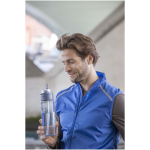 Garrafa com palhinha integrada e tampa de botão à prova de fugas 700ml cor preto imagem de estilo de vida 2