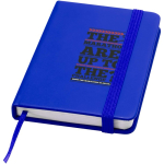Caderno A7 capa dura em pele sintética com fecho elástico e pautado cor azul real vista impressão tampografia