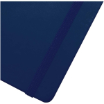 Caderno A7 capa dura em pele sintética com fecho elástico e pautado cor azul-marinho vista detalhe 1