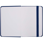 Caderno A7 capa dura em pele sintética com fecho elástico e pautado cor azul-marinho terceira vista frontal