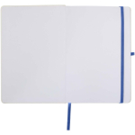 Caderno A5 capa dura com fecho elástico e toque suave, folhas pautadas cor azul real terceira vista frontal