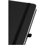 Caderno A5 com capa rígida em pele sintética e folhas pautadas cor preto vista detalhe 1