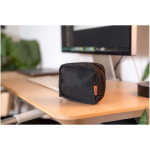 Carregador de viagem rápido com portas USB-C e USB-A 65W Xtorm cor preto imagem de estilo de vida 2