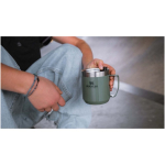 Caneca térmica com tampa antissalpicos em aço inoxidável 350ml Stanley cor verde-escuro imagem de estilo de vida 2