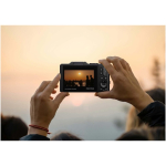 Câmara digital Prixton 64 MP com ecrã IPS rebatível de 3'' cor preto imagem de estilo de vida