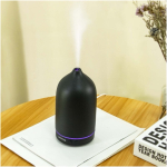 Humidificador Prixton com luz LED de 7 cores e temporizador cor preto imagem de estilo de vida