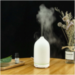 Humidificador Prixton com luz LED de 7 cores e temporizador cor branco imagem de estilo de vida 2