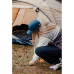 Boné leve de 5 painéis com FPS 50+ 115 g/m² Nordic Drift cor azul-marinho vista de ambiente 4