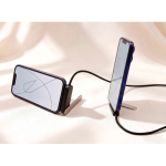 Cabo carregamento USB-C para USB-C suporte ajustável para telemóvel 65W cor preto vista de ambiente