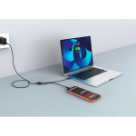 Cabo de carregamento personalizado com dupla saída USB-C 100W cor preto vista de ambiente