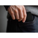 Powerbank ultrafina de 4 mm com carregamento sem fios 3000 mAh cor preto vista de ambiente