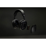 Auscultadores over-ear dobráveis com bateria amovível USB-C cor preto vista de ambiente