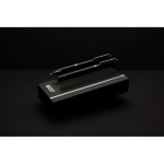 Conjunto de escrita em metal Swiss Peak com caneta e roller, tinta azul cor preto vista de ambiente