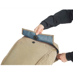 Mochila minimalista com aba magnética para PC 16'' Thule Paramount cor bege terceira vista
