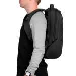 Mochila portátil com acesso rápido e pega superior 16'' Incase Icon cor preto vista décima sexta