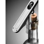 Saca-rolhas em aço inoxidável com mecanismo vertical PushPull AdHoc cor cinzento vista de ambiente 2