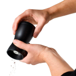 Conjunto de moinhos de sal e pimenta com tampa antiaroma AdHoc cor preto vista décima primeira