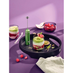 Conjunto de matcha com copo de vidro e batedor 250 ml AdHoc Chado cor verde vista de ambiente