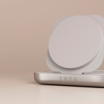 Carregador magnético Qi2 feito à medida USB-C 20 W Zens cor branco vista de ambiente 2