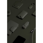 Cabo para telemóvel tipo lanyard com carregamento USB-C para USB-C 60W cor verde vista de ambiente