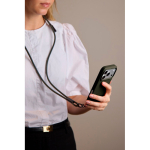 Cabo para telemóvel tipo lanyard com carregamento USB-C para USB-C 60W cor verde vista de ambiente 2