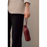 Garrafa de parede dupla em aço inoxidável reciclado 500 ml cor bordeaux vista de ambiente 2