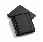 Set caneta alumínio com tinta azul e caderno A5 em PU com pautado cor preto primeira vista