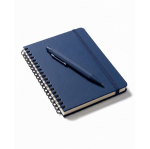 Set caneta alumínio com tinta azul e caderno A5 em PU com pautado cor azul-marinho vista detalhe 6