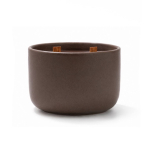 Vela aromática em taça de cerâmica com pavio duplo de madeira 320g cor castanho primeira vista