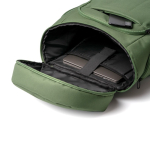 Mochila acolchoada em poliéster reciclado com abertura superior 15'' cor verde-escuro vista detalhe 3